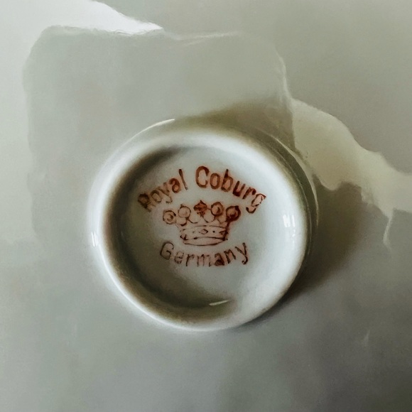 Royal Coburg Germany Hand Painted Carnations Serving Bowl Green /Gold Trim MINT - Picture 4 of 4